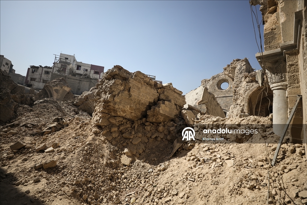 İsrail saldırılarında yıkıma uğrayan Büyük Ömer Camisi