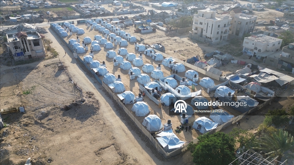 Gazze’de evlerini kaybeden aileler için acil çadır alanları kuruldu