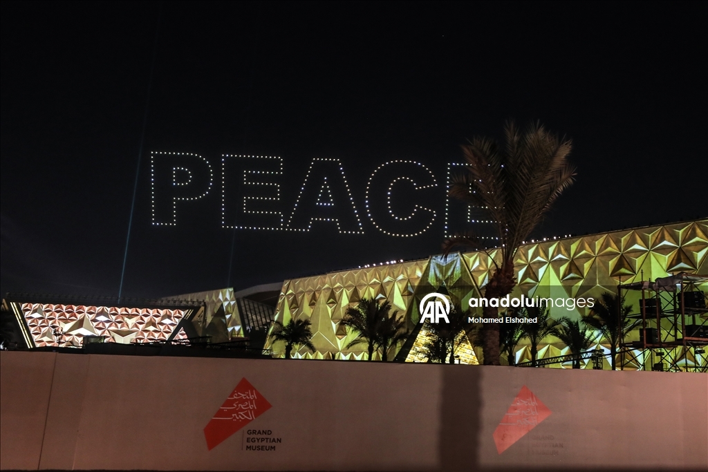Mısır'da "dördüncü piramit" olarak adlandırılan Büyük Mısır Müzesi törenle açıldı