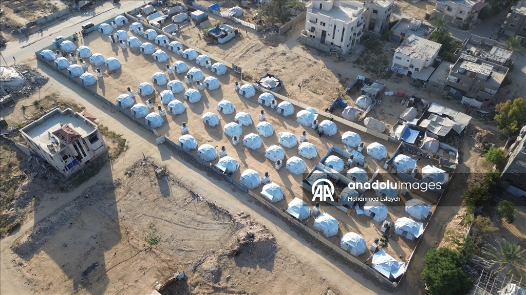 Gazze’de evlerini kaybeden aileler için acil çadır alanları kuruldu