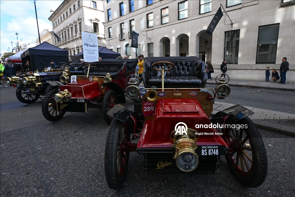 Veteran Otomobiller Londra Sokaklarını Renklendirdi