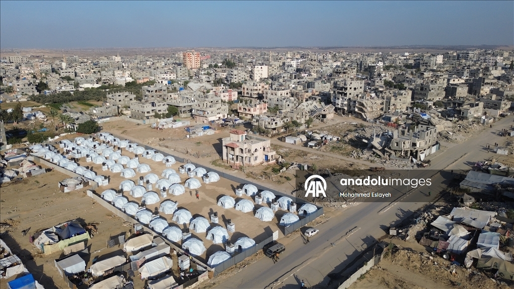 Gazze’de evlerini kaybeden aileler için acil çadır alanları kuruldu
