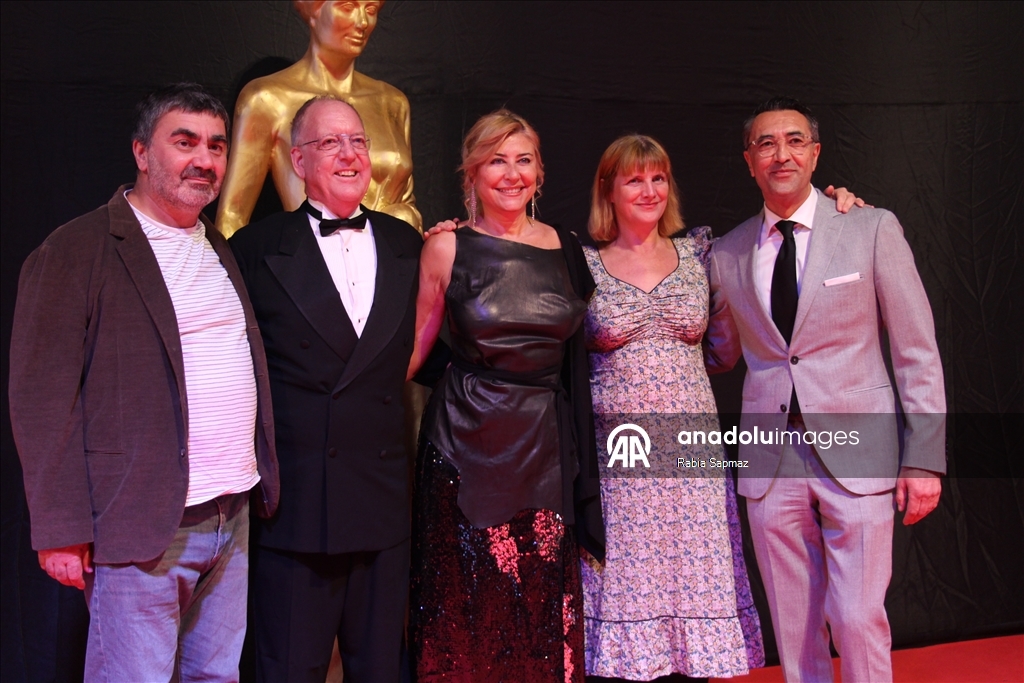 62. Uluslararası Antalya Altın Portakal Film Festivali Ödül Töreni kırmızı halı geçişiyle başladı