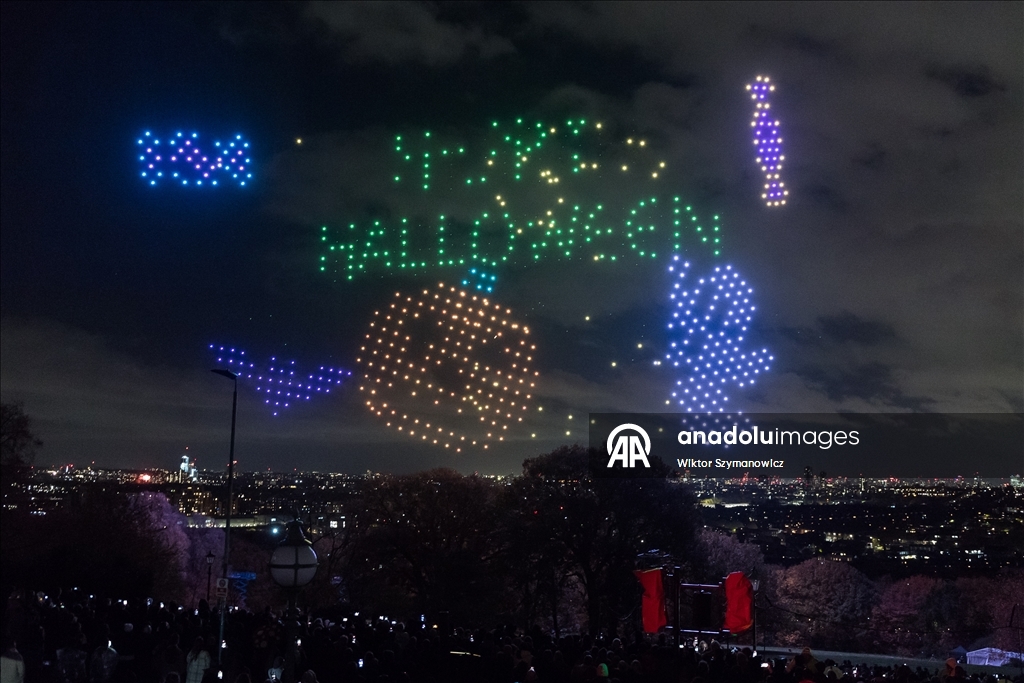 Londra'da 2025 Havai Fişek ve Drone Festivali gerçekleştirildi