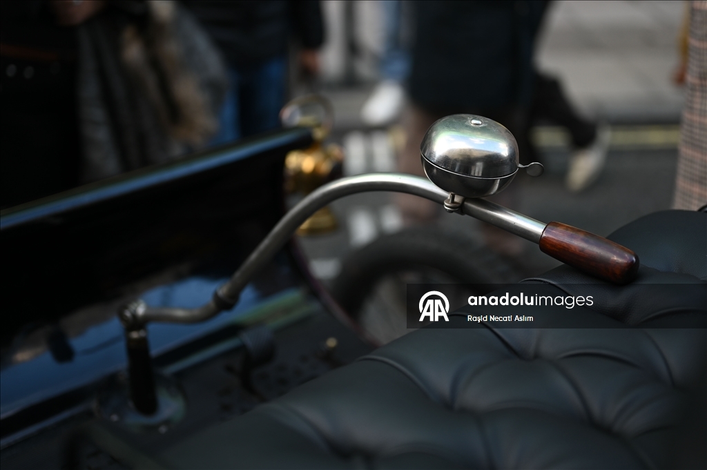 Veteran Otomobiller Londra Sokaklarını Renklendirdi