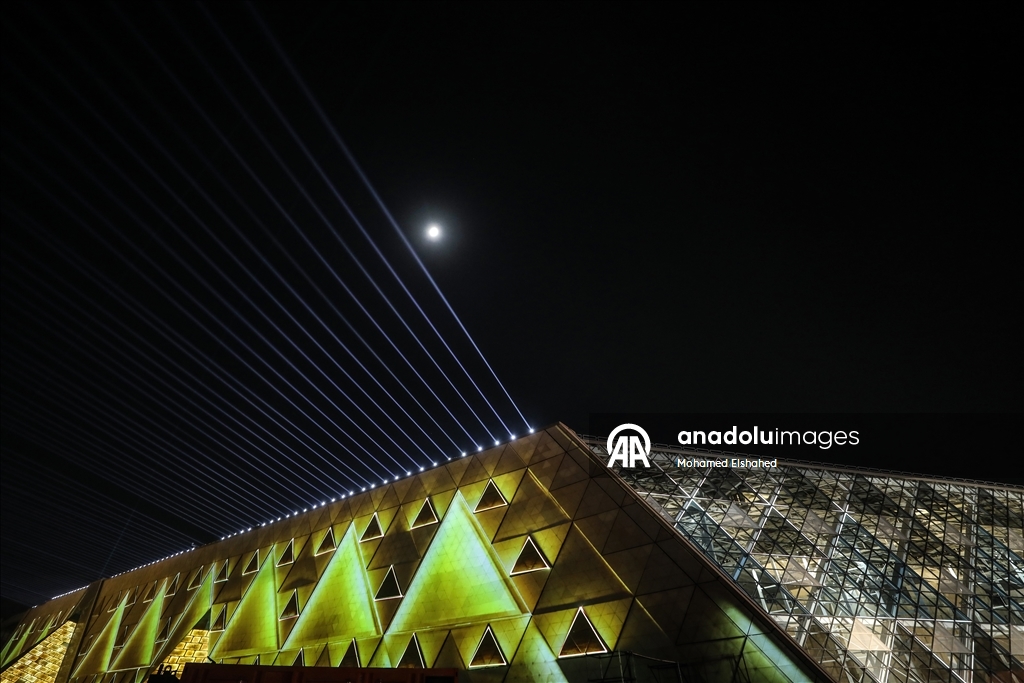 Mısır'da "dördüncü piramit" olarak adlandırılan Büyük Mısır Müzesi törenle açıldı