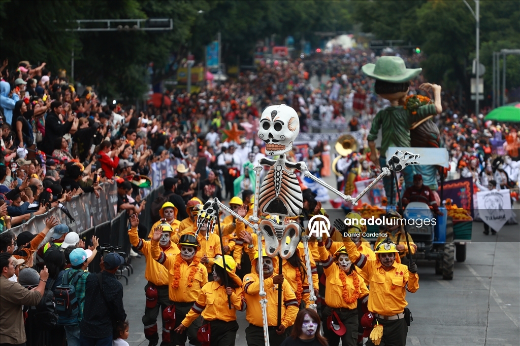 Парад в честь «Дня мертвых» в Мексике