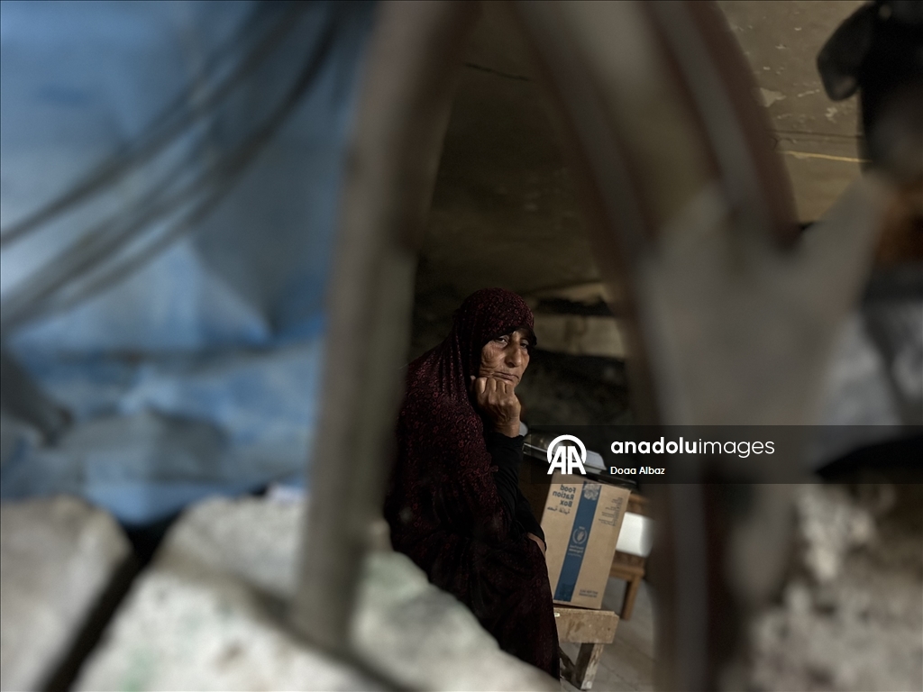 Gazze’de 70 yakınını kaybeden Fatma, yıkılmış mahallesinde hayata tutunuyor