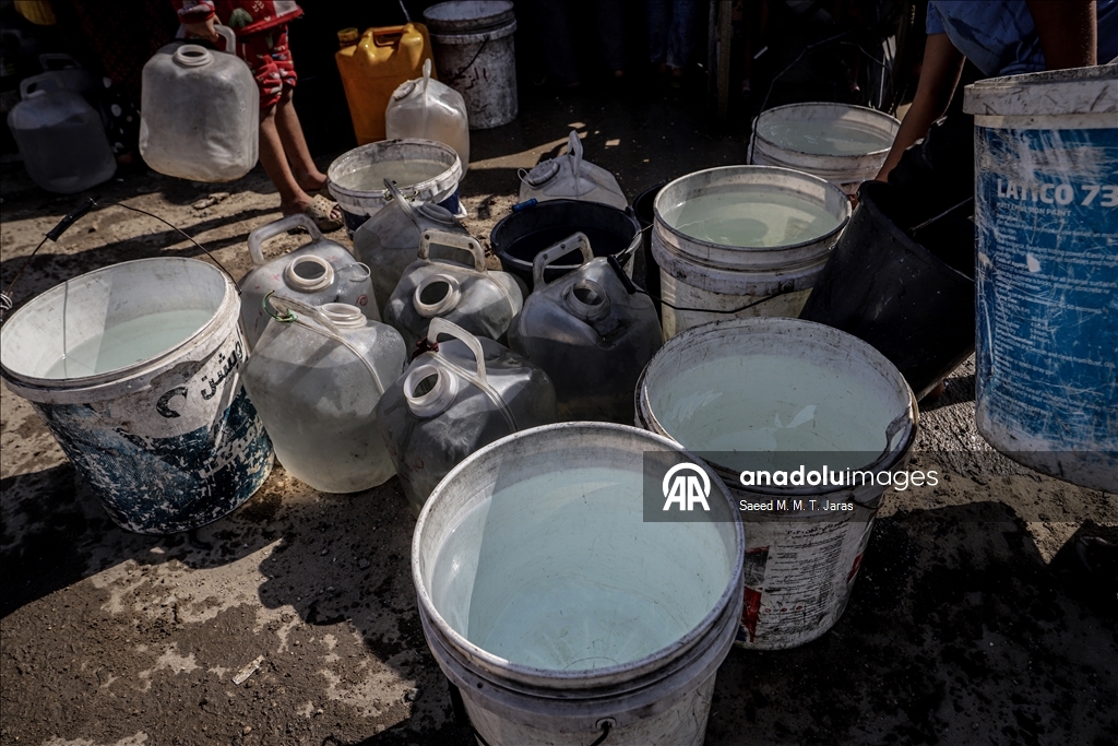 В осажденной Газе тысячи палестинцев испытывают трудности с доступом к чистой воде
