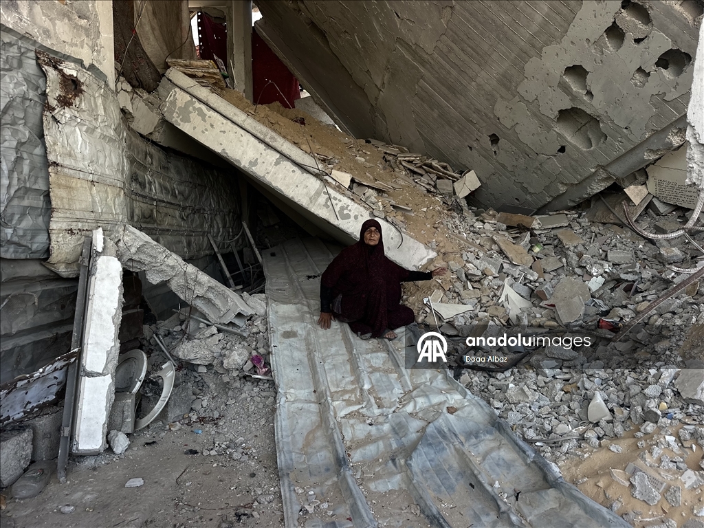 Gazze’de 70 yakınını kaybeden Fatma, yıkılmış mahallesinde hayata tutunuyor