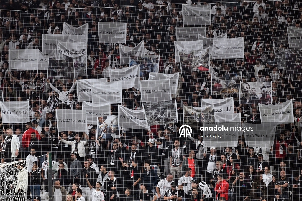 اعلام فلسطين حاضرة "ديربي إسطنبول" بين فنربهتشة و بشيكطاش