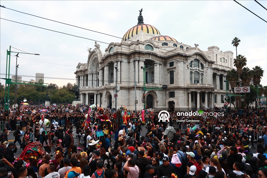 Парад в честь «Дня мертвых» в Мексике