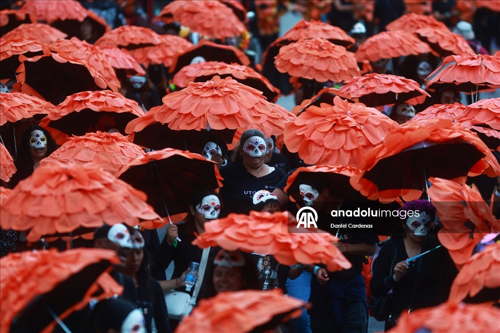 Парад в честь «Дня мертвых» в Мексике