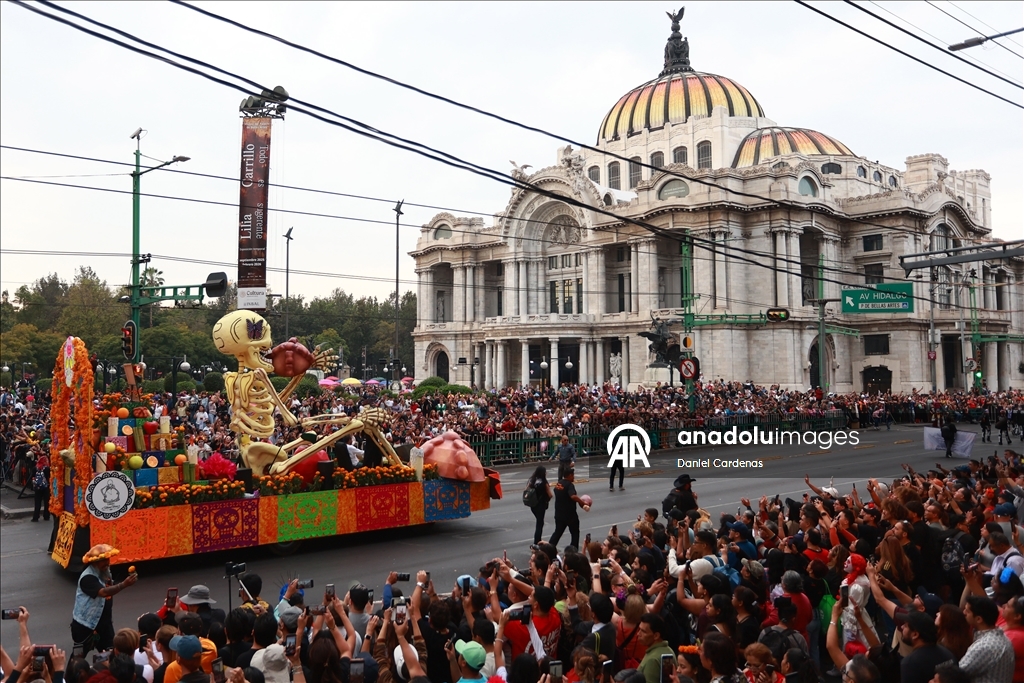 Парад в честь «Дня мертвых» в Мексике