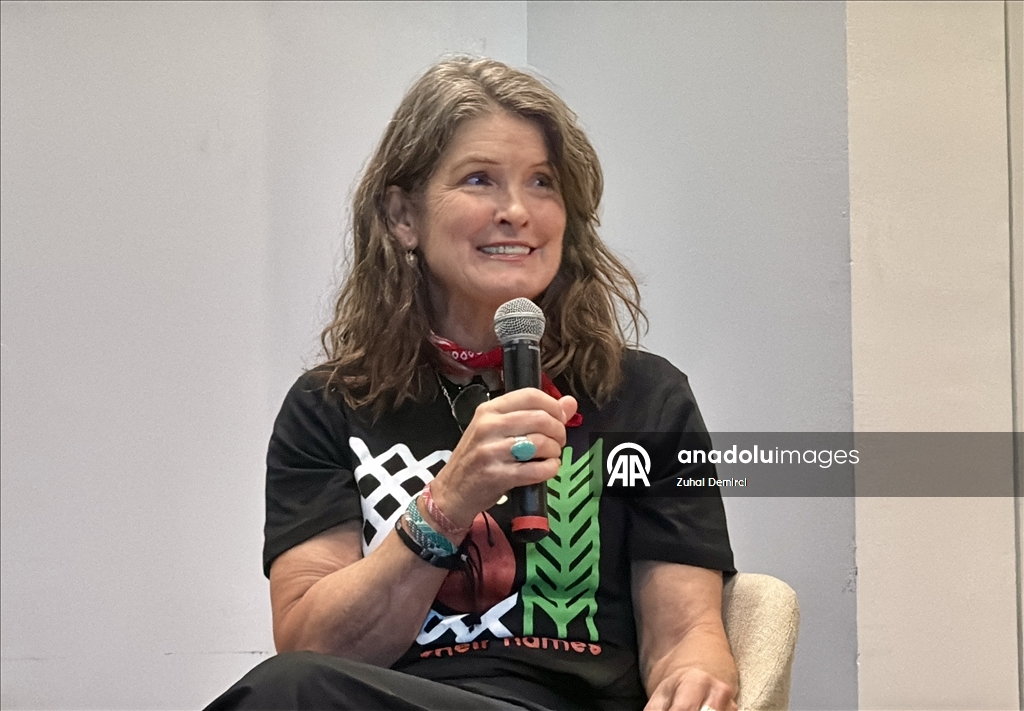 لندن.. نقوش تطريز تخلّد أسماء ضحايا الإبادة الإسرائيلية في غزة