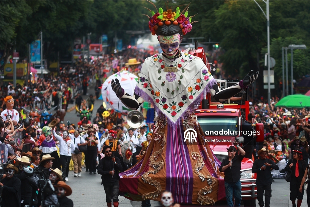 Парад в честь «Дня мертвых» в Мексике