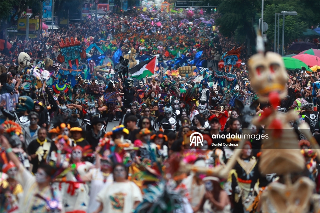 Парад в честь «Дня мертвых» в Мексике