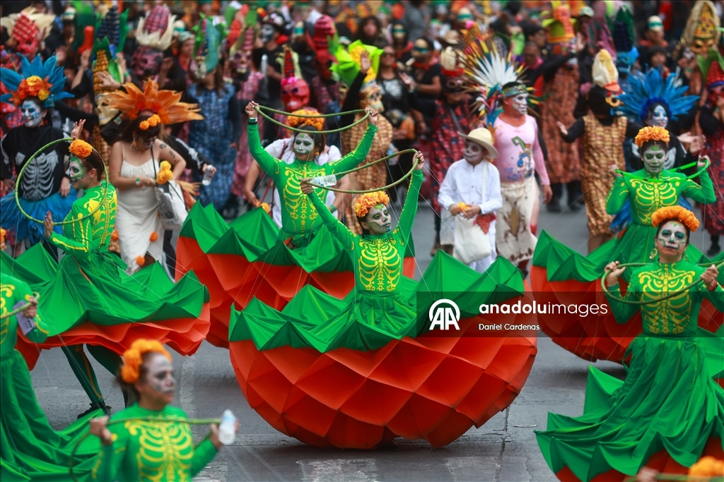 Парад в честь «Дня мертвых» в Мексике