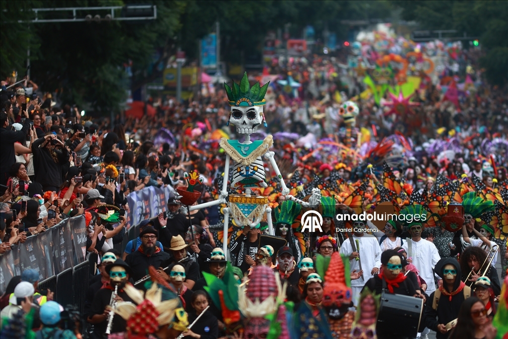 Парад в честь «Дня мертвых» в Мексике
