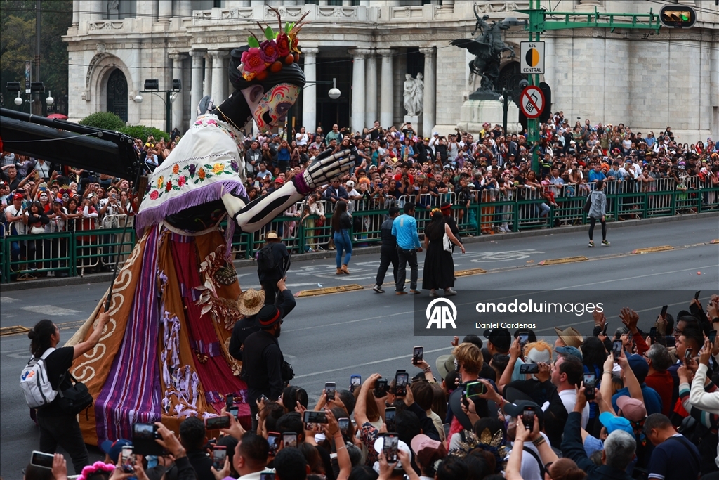 Парад в честь «Дня мертвых» в Мексике