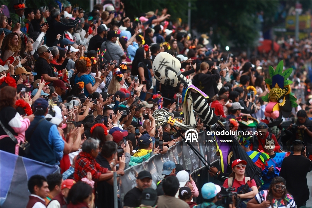 Парад в честь «Дня мертвых» в Мексике