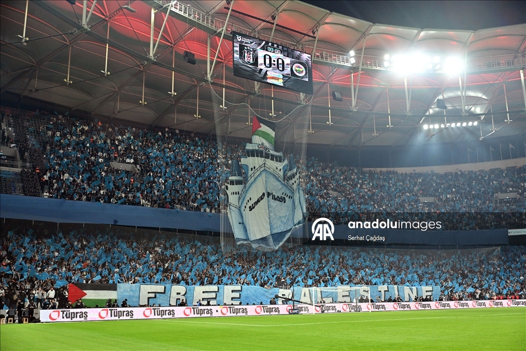 اعلام فلسطين حاضرة "ديربي إسطنبول" بين فنربهتشة و بشيكطاش