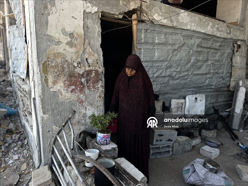 Gazze’de 70 yakınını kaybeden Fatma, yıkılmış mahallesinde hayata tutunuyor