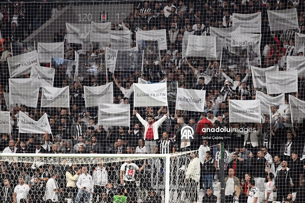 اعلام فلسطين حاضرة "ديربي إسطنبول" بين فنربهتشة و بشيكطاش