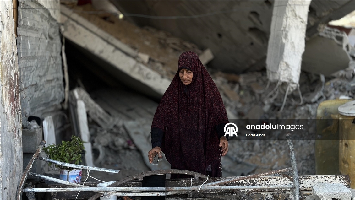 Gazze’de 70 yakınını kaybeden Fatma, yıkılmış mahallesinde hayata tutunuyor