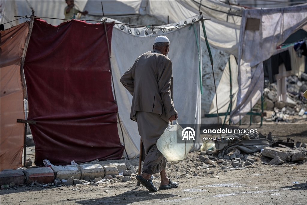 В осажденной Газе тысячи палестинцев испытывают трудности с доступом к чистой воде
