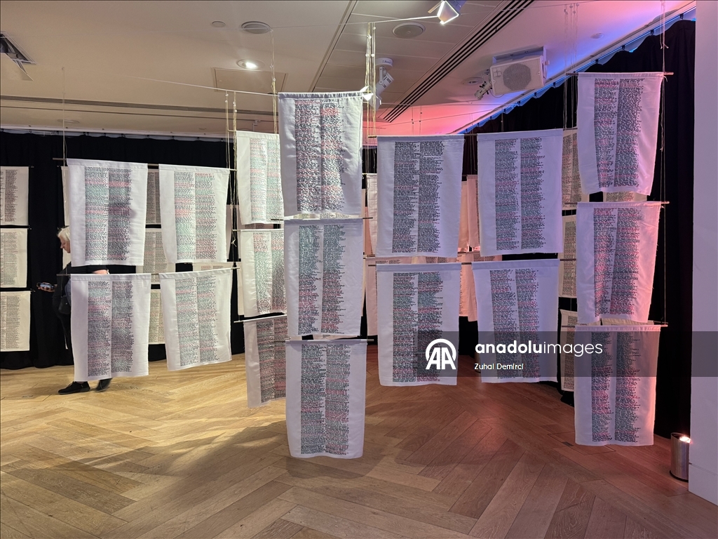 لندن.. نقوش تطريز تخلّد أسماء ضحايا الإبادة الإسرائيلية في غزة