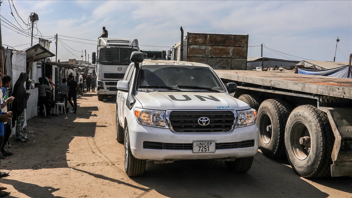 Gazze’ye insani yardım yüklü tırların girişi devam ediyor