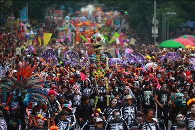 Парад в честь «Дня мертвых» в Мексике