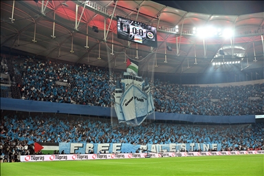 اعلام فلسطين حاضرة "ديربي إسطنبول" بين فنربهتشة و بشيكطاش