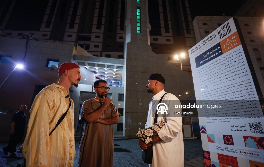 على خطى النبي.. مسلمون في رحلة روحية من مكة إلى المدينة