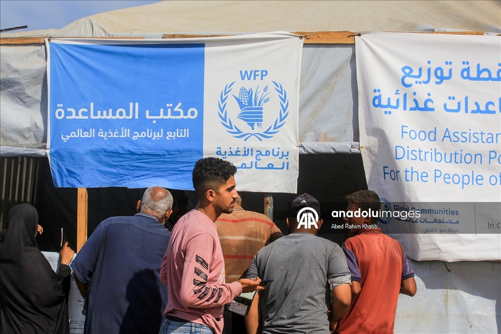 Грузовики с гуманпомощью въезжают в Газу по условиям перемирия