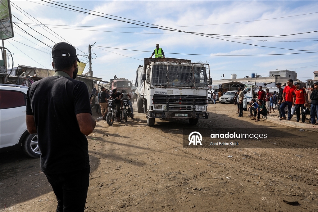 Грузовики с гуманпомощью въезжают в Газу по условиям перемирия