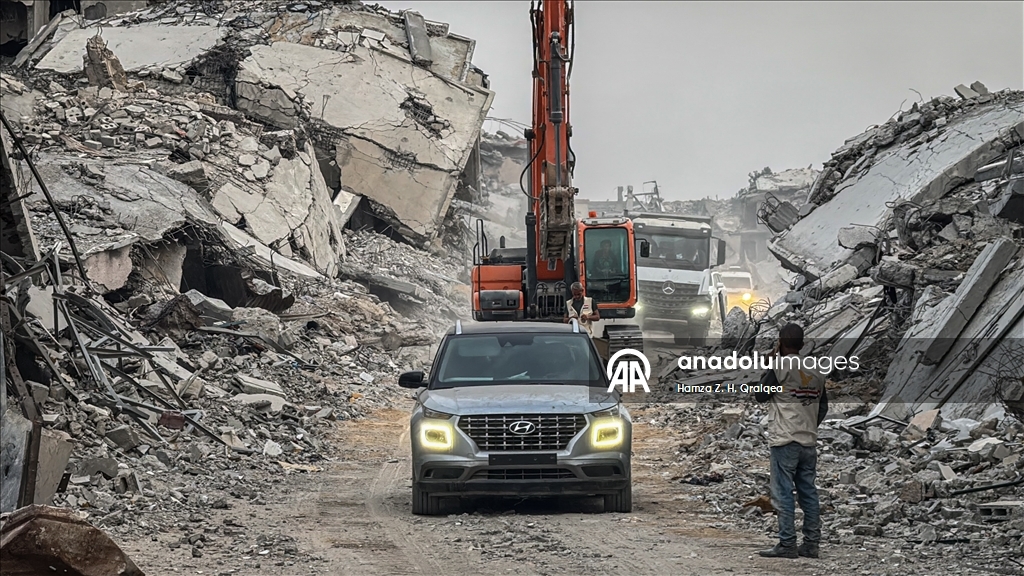 Gazze'de İsrailli esirlerin cesetlerini arama çalışmaları sürüyor