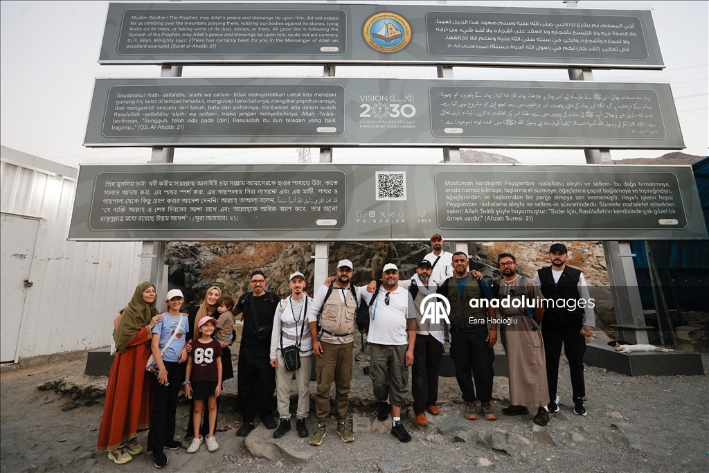 على خطى النبي.. مسلمون في رحلة روحية من مكة إلى المدينة