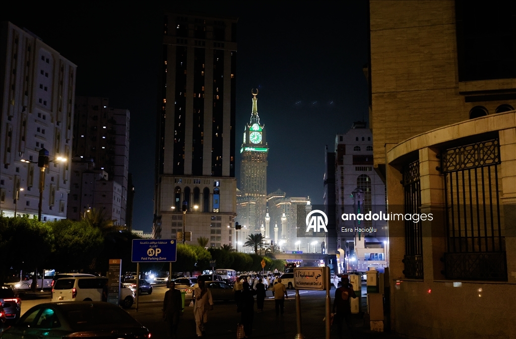 على خطى النبي.. مسلمون في رحلة روحية من مكة إلى المدينة