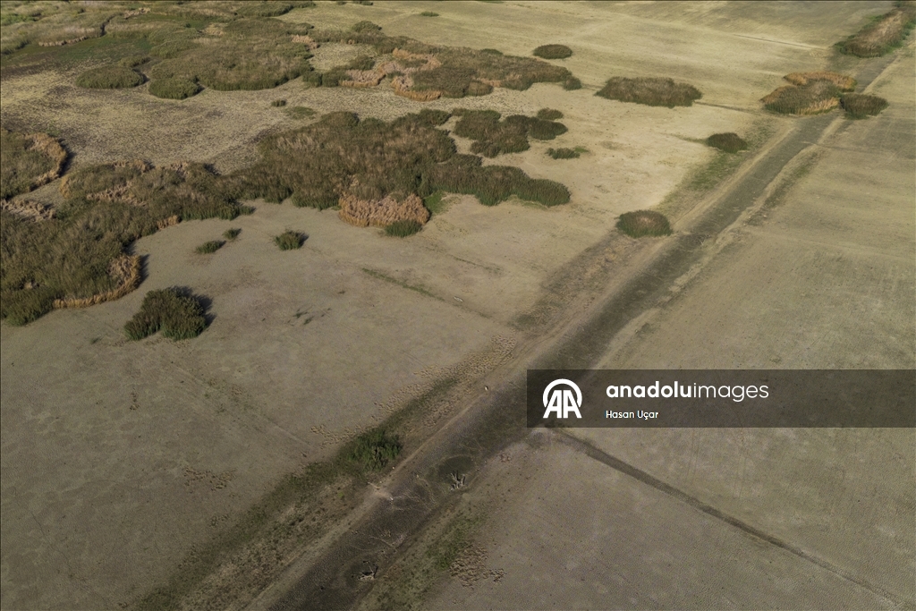 Belevi Gölü, yaşanan kuraklık nedeniyle alarm veriyor