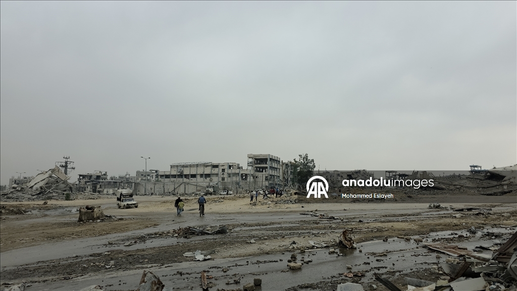 Разрушенная кольцевая развязка Бени-Сухейла и возвращение жителей в Хан-Юнусе