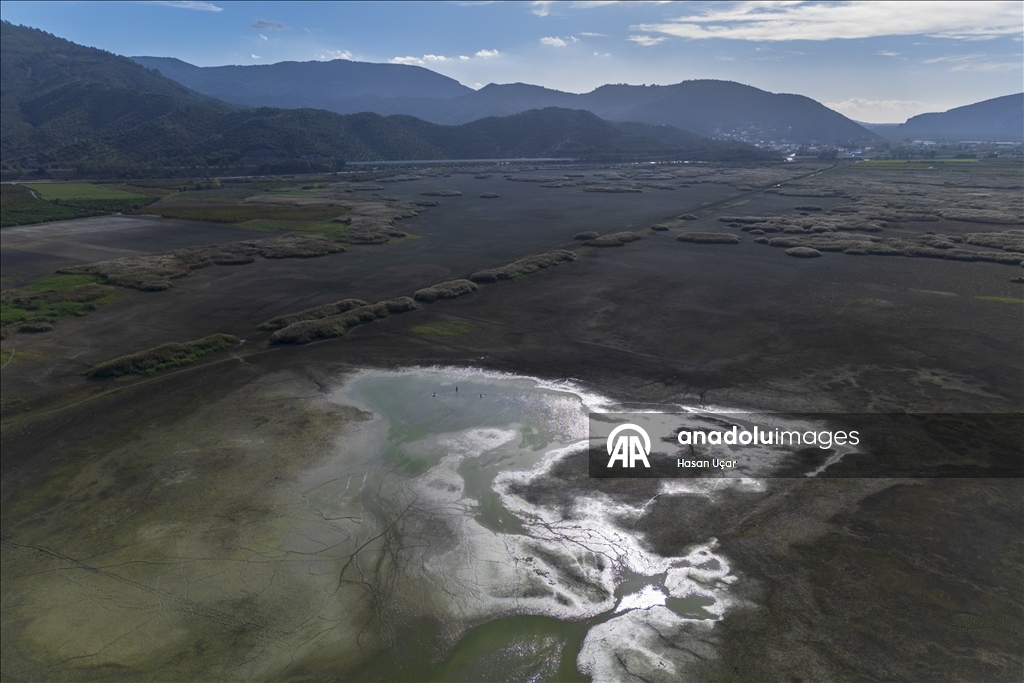 Belevi Gölü, yaşanan kuraklık nedeniyle alarm veriyor