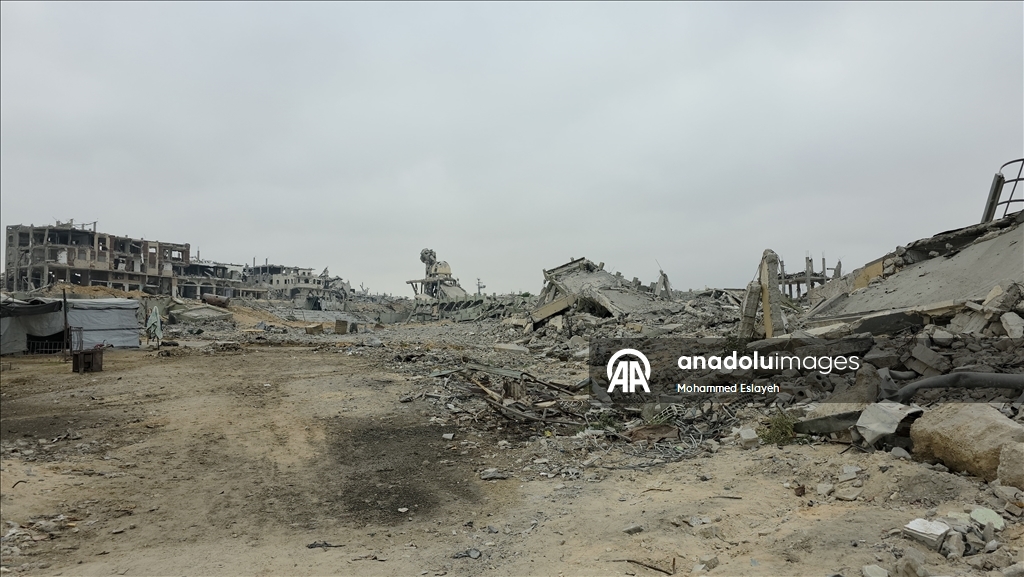 Разрушенная кольцевая развязка Бени-Сухейла и возвращение жителей в Хан-Юнусе