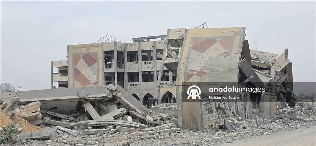 Разрушенная кольцевая развязка Бени-Сухейла и возвращение жителей в Хан-Юнусе