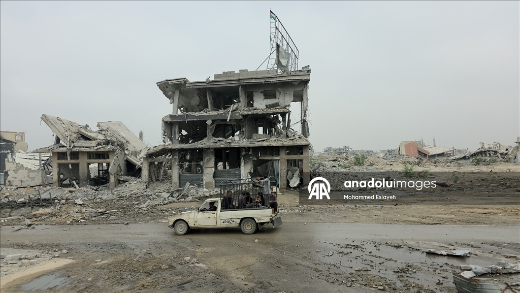 Разрушенная кольцевая развязка Бени-Сухейла и возвращение жителей в Хан-Юнусе