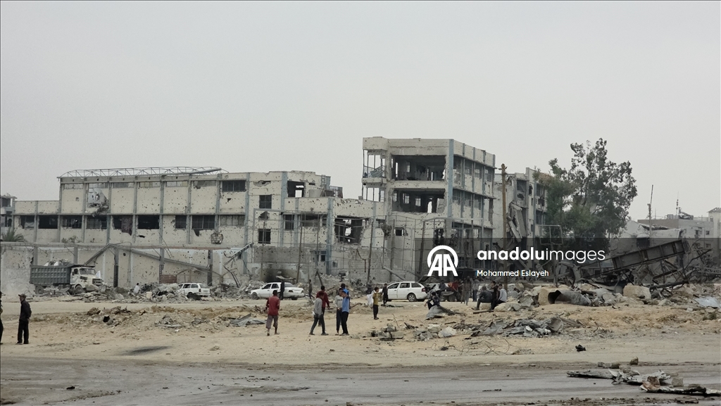 Разрушенная кольцевая развязка Бени-Сухейла и возвращение жителей в Хан-Юнусе