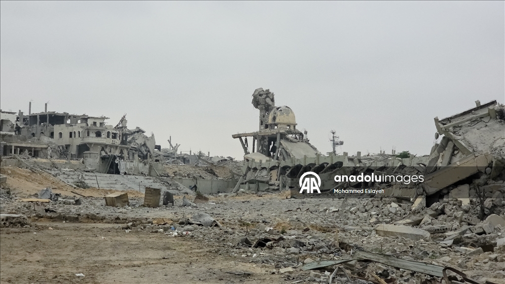 Разрушенная кольцевая развязка Бени-Сухейла и возвращение жителей в Хан-Юнусе