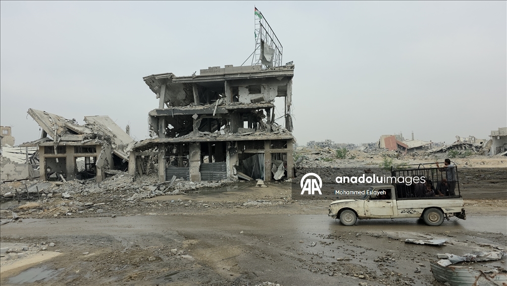 Разрушенная кольцевая развязка Бени-Сухейла и возвращение жителей в Хан-Юнусе