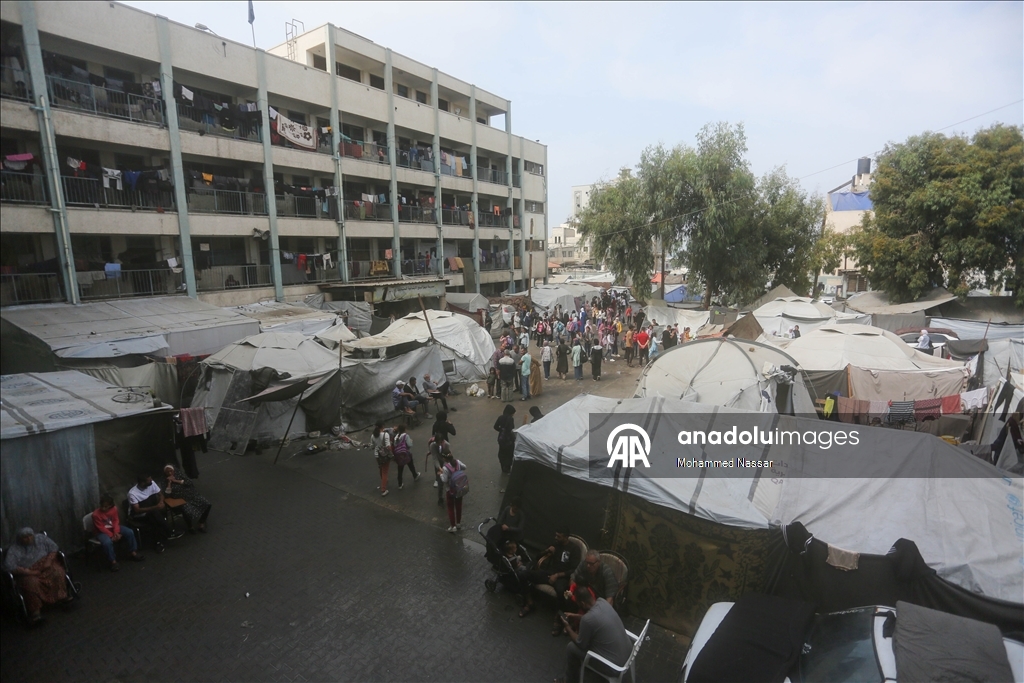Дети в Газе пытаются вернуться к учебе в стенах разрушенных зданий